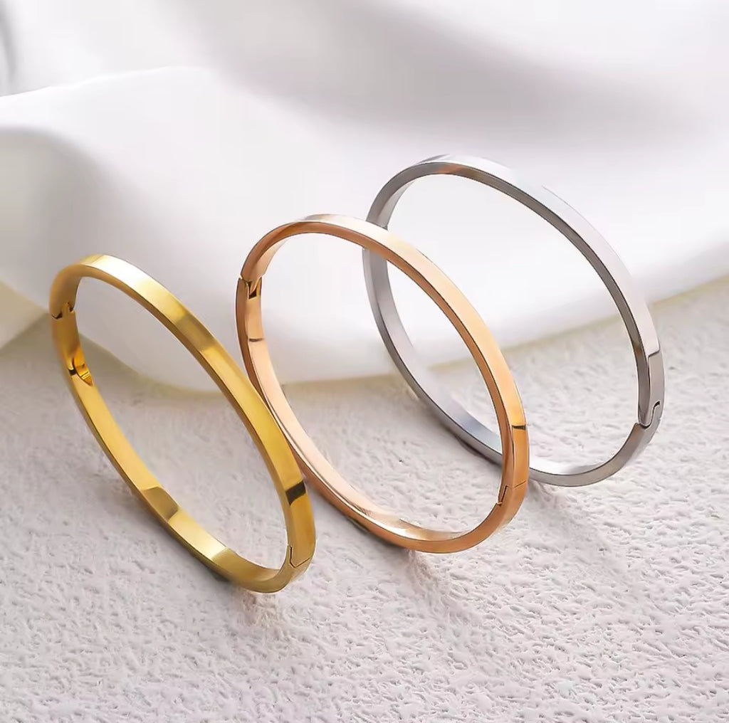 Gepersonaliseerde Armband Dames – RVS Goud, Rosé of Zilver – Naam of Datum Graveren – 6mm Breed – Cadeau voor elkaar