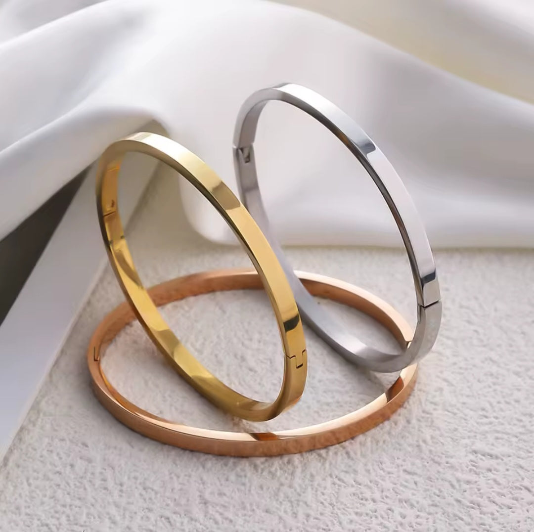 Gepersonaliseerde Armband Dames – RVS Goud, Rosé of Zilver – Naam of Datum Graveren – 6mm Breed – Cadeau voor elkaar