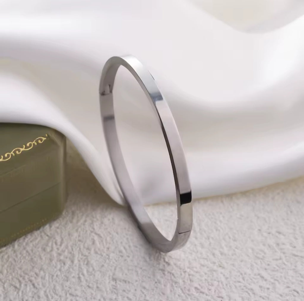 Gepersonaliseerde Armband Dames – RVS Goud, Rosé of Zilver – Naam of Datum Graveren – 6mm Breed – Cadeau voor elkaar