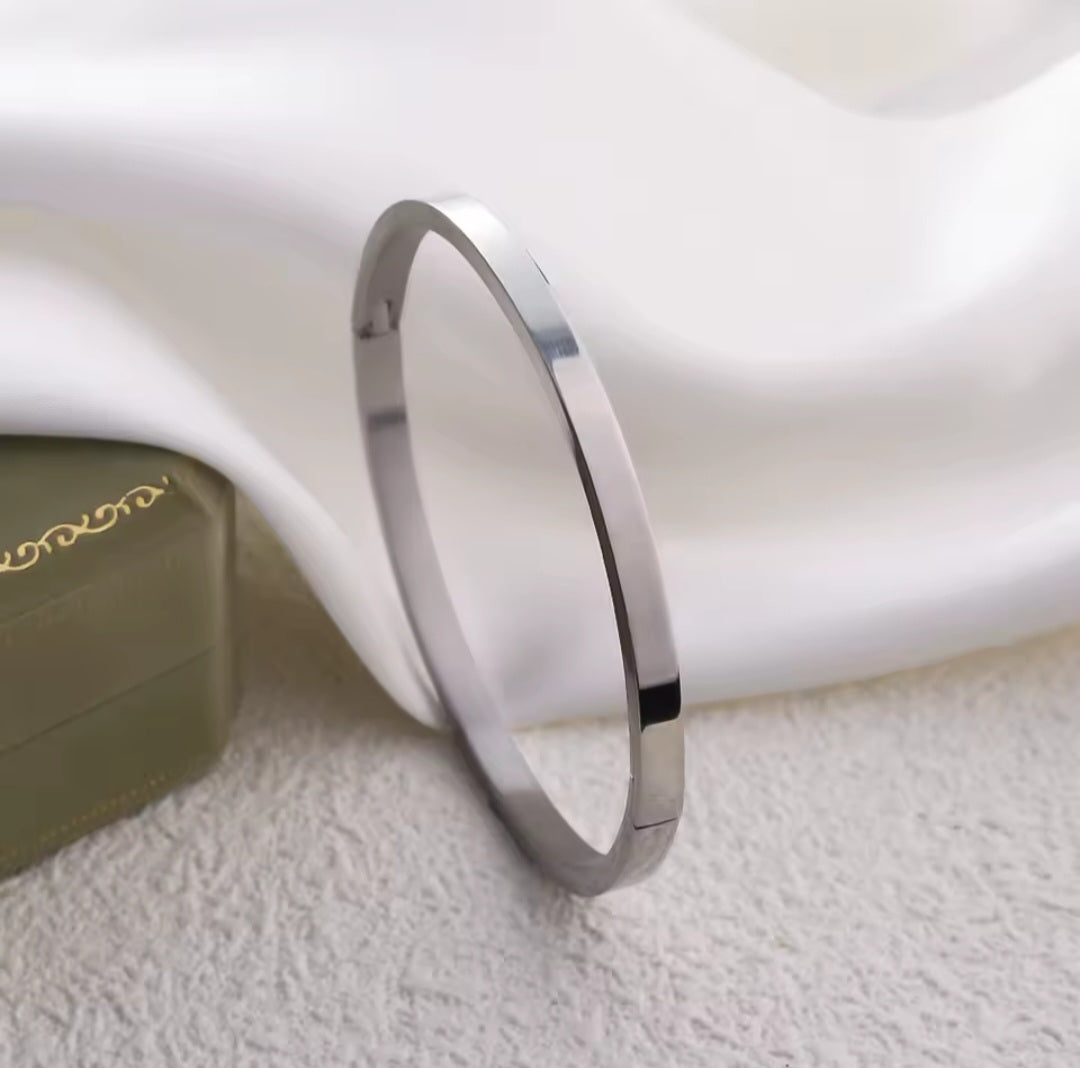 Gepersonaliseerde Armband Dames – RVS Goud, Rosé of Zilver – Naam of Datum Graveren – 6mm Breed – Cadeau voor elkaar